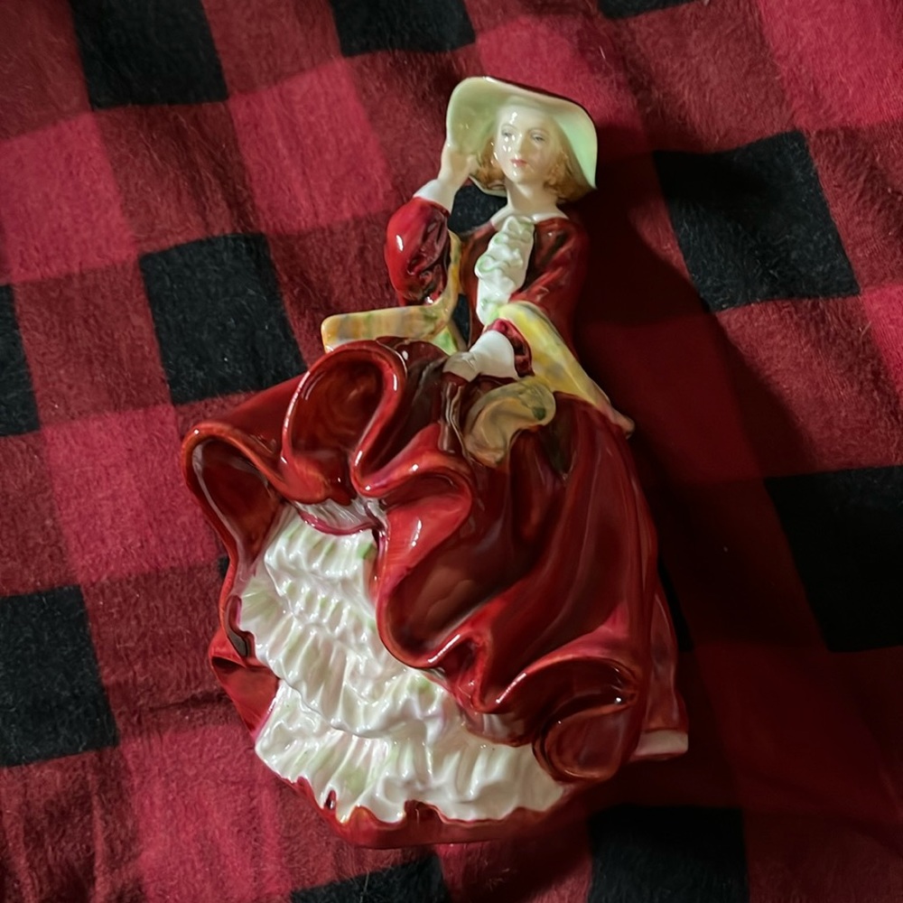 Doulton & C Limited Top O’ the Hill Figurine